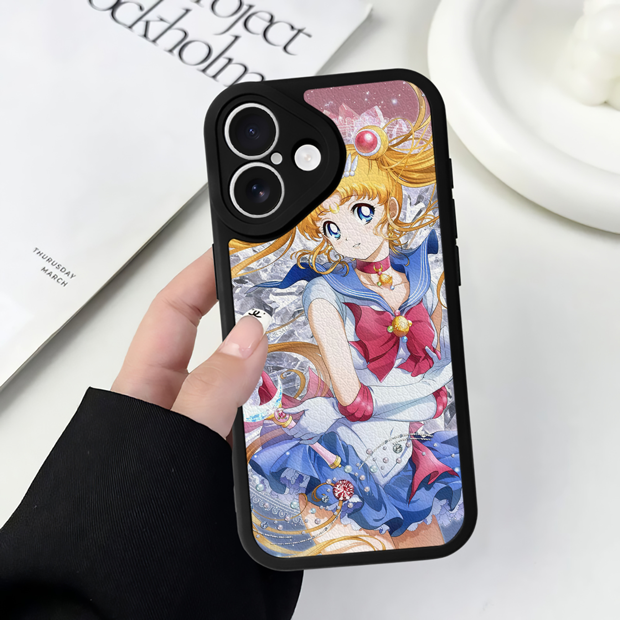 （画像用） 美少女戦士セーラームーン Sailor Moon 【iPhone 16シリーズ対応】シリコンスマホケース（レザー調） 材質：シリコン